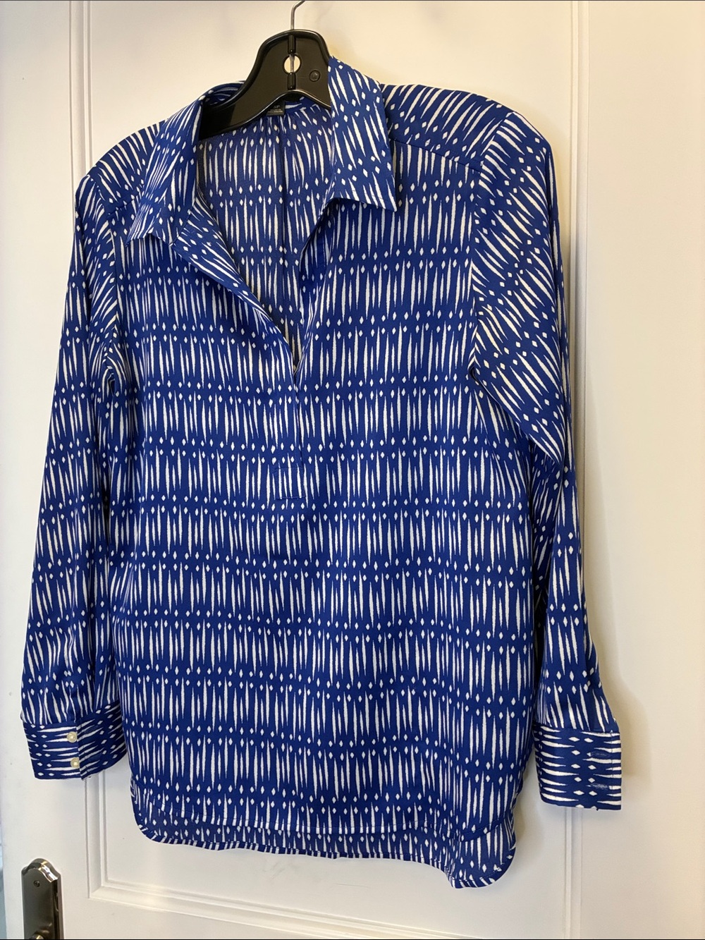 Ann Taylor Petite Royal Blue White Geometric Ikat Print Tunic Blouse SP TSTOP16